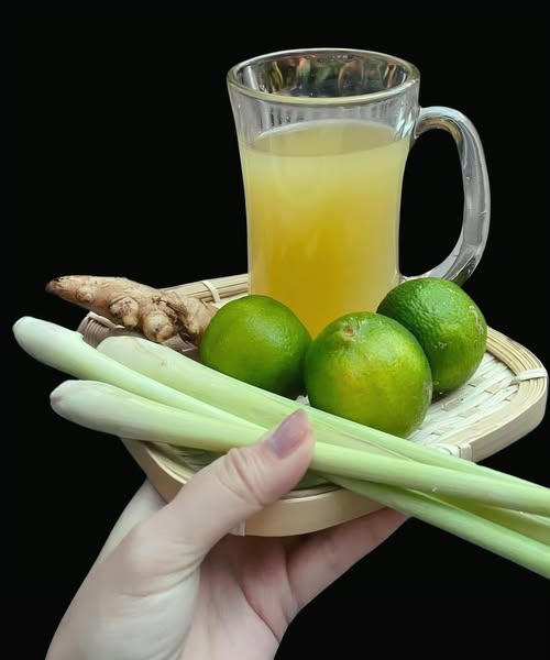 Bebida de zacate, limón y jengibre