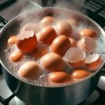 No los botes más: Hierve las cáscaras de huevo y dile adiós a varios problemas