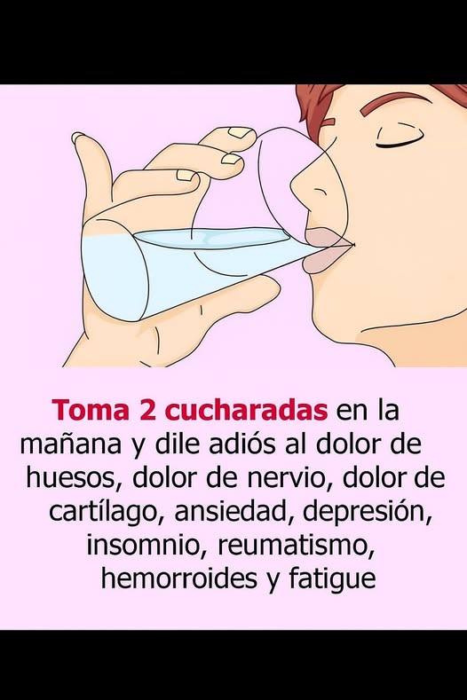 Persona bebiendo un vaso de agua