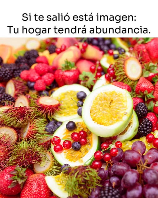 Variedad de frutas frescas y coloridas