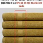 ¿Alguna vez te has preguntado qué significan las líneas en las toallas de baño?