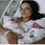 Mujer de 58 Años Da a Luz a Gemelos: Un Milagro de Vida y Salud