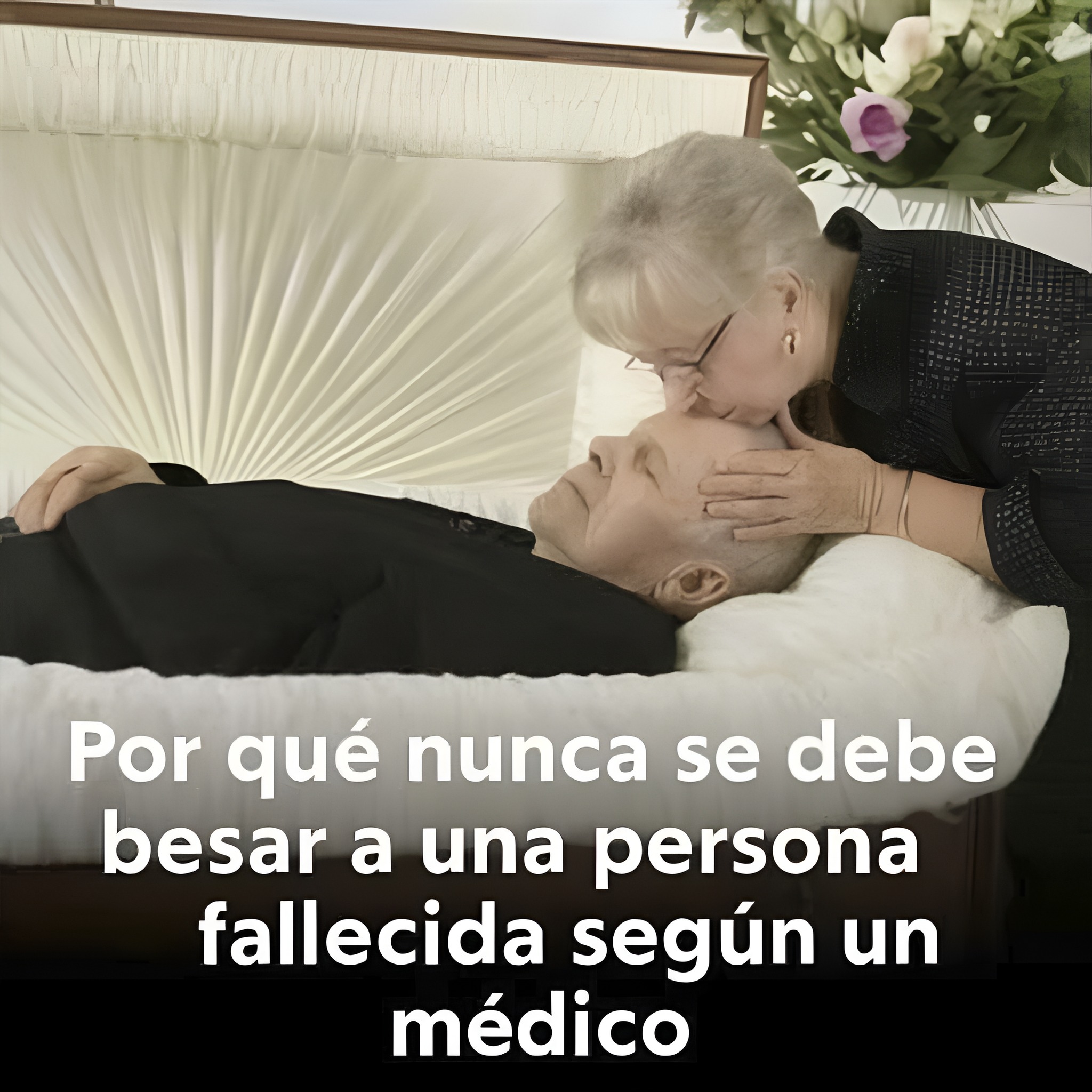 Persona mayor besando a un fallecido