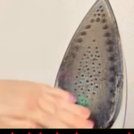 El Truco de mi Abuela para Limpiar la Plancha en 30 Segundos
