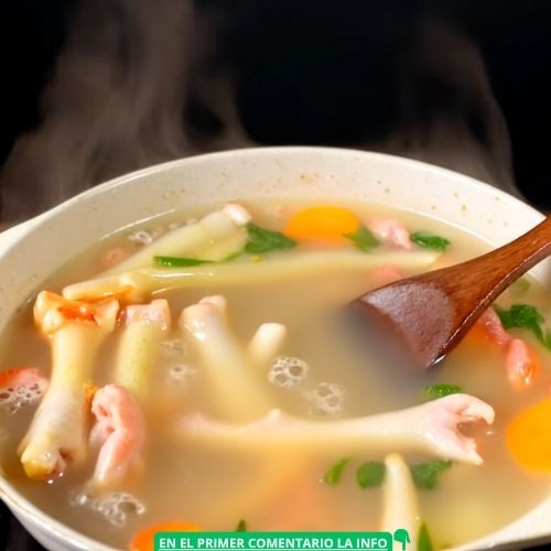 Sopa de patas de pollo